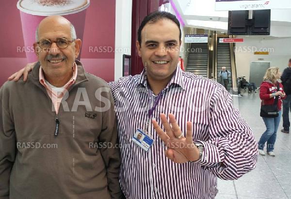 صاحب أشهر مطاعم “نجوم هوليود” يرفع إشارة رابعة مع البرادعي