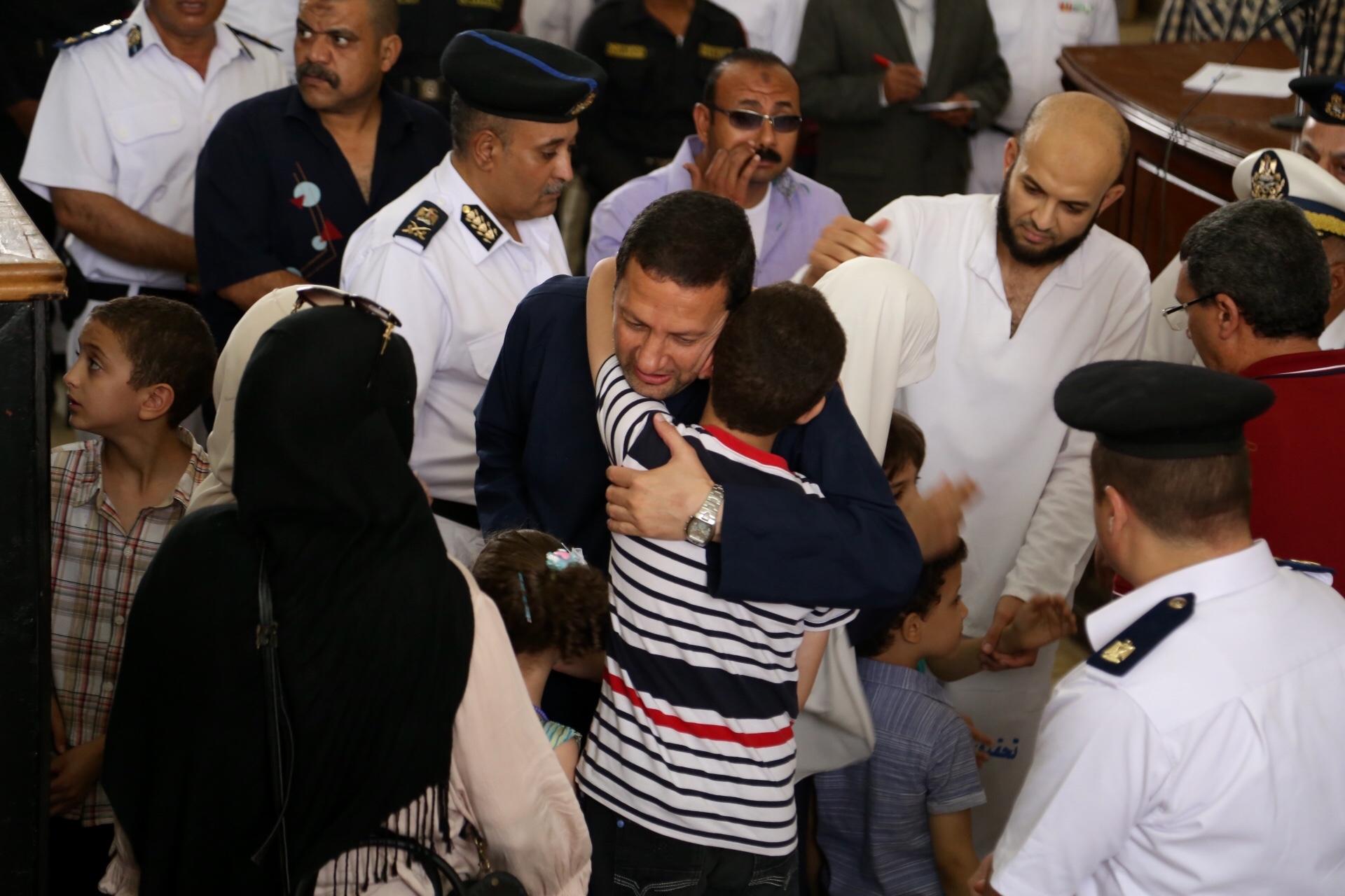 “النقض” تلغي مؤبد “بديع” في “أحداث مسجد الاستقامة”