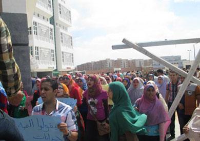 وقفة لطالبات جامعة دمنهور للإفراج عن المعتقلين