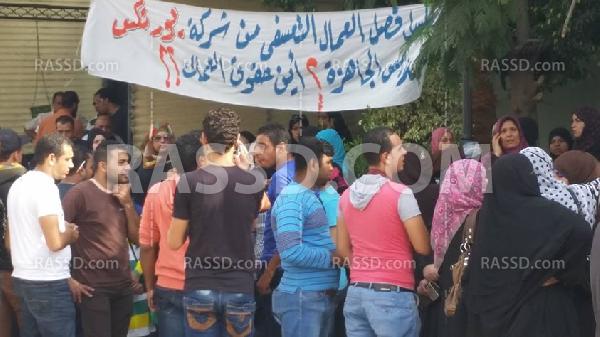 عمال مصنع “يورو تكس” ببور سعيد يواصلون اعتصامهم