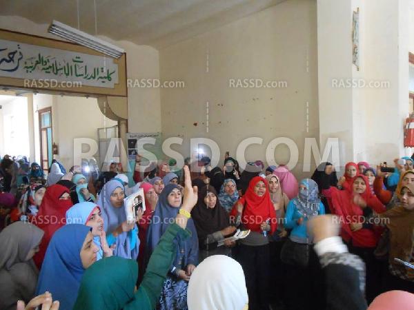 طالبات دمنهور يتظاهرن رفضًا لاعتقال زملائهن