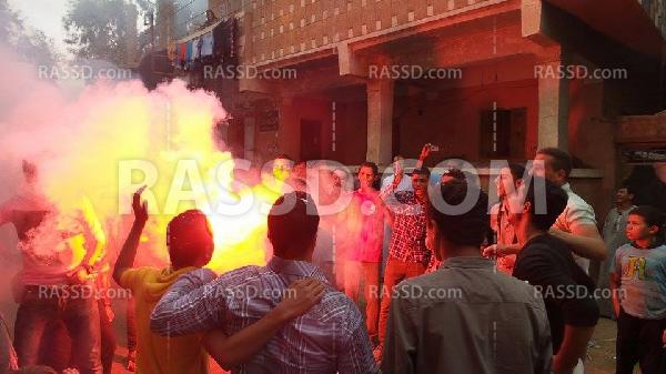 أهالي “السطايحة” بالشرقية يحتفلون بخروج ابنهم من المعتقل