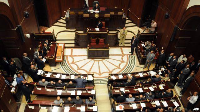 أجواء التشاحن تخيم على لجنة “الخمسين”