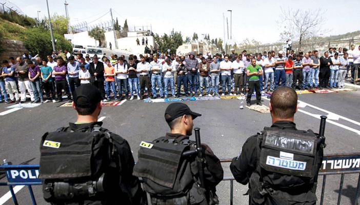 شرطة الاحتلال  تسمح  للفلسطينيين بصلاة الجمعة في الأقصى دون شرط السن