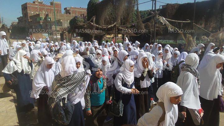 مسيرة حاشدة لطالبات المنصورية في الجيزة تنديدًا باعتقال الطلاب