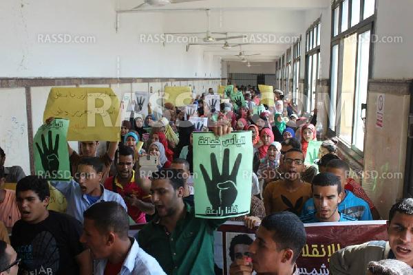 مسيرة حاشدة بآداب عين شمس لرفض الانقلاب