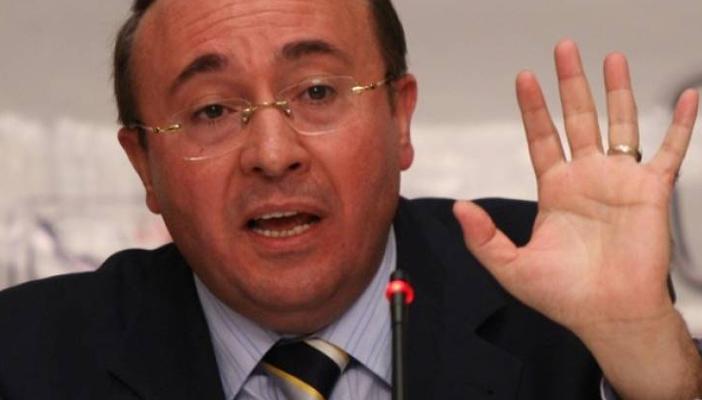 القاسم  ساخراً: على الثوار أن يخرجوا عرايا حتى يقف العالم معهم