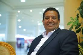 سليم عزوز لـ” السيسي”: “إنقل مكتبك لسيناء .. وبطل لكاعة”