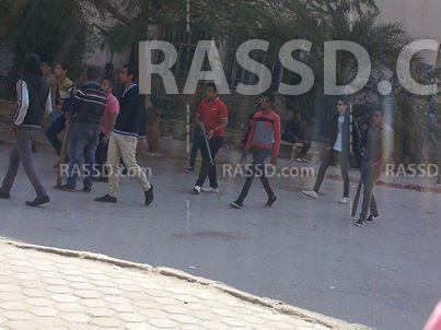 بلطجية يعتدون علي طلاب جامعة الزقازيق قبل بدء مسيرتهم