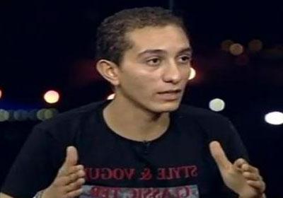 سيارة مجهولة تصدم مؤسس تمرد وتصيبه في ساقه