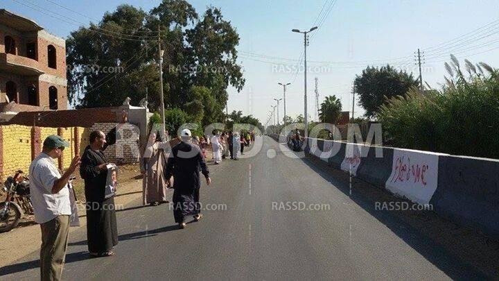 سلسلة بشرية منددة بغلاء الأسعار في أشمون منوفية