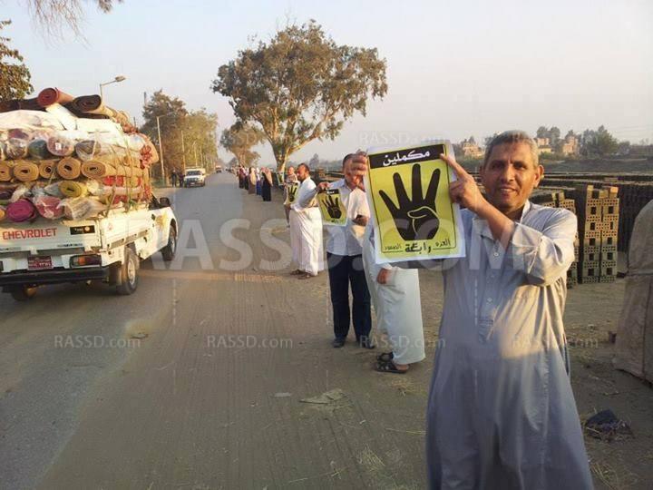 سلسلة بشرية لرفض الانقلاب بالمنوفية