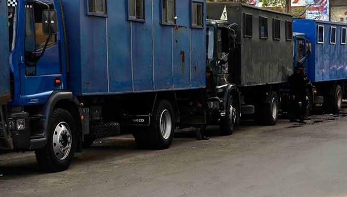 اختناق 18 من معارضي حكم العسكر في سيارة ترحيلات بالبحيرة