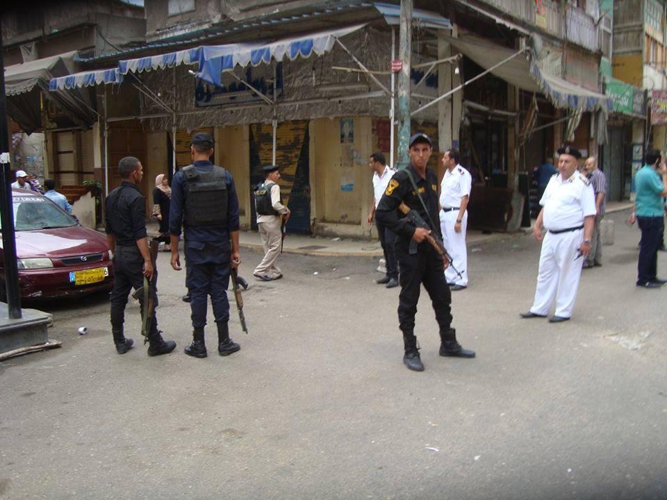 بالصور.. أمن بورسعيد ينتقم من التجار ويشن حملة مرافق بالأسواق