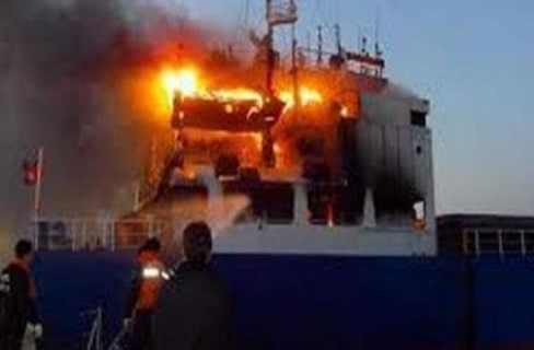 إصابة 2 باختناق في حريق باخرة بـ”الاقصر”