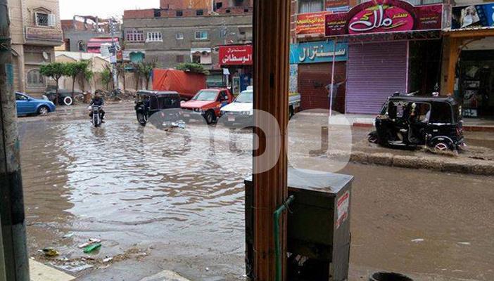 بالصور.. دمياط تغرق في أول اختبار سقوط للأمطار