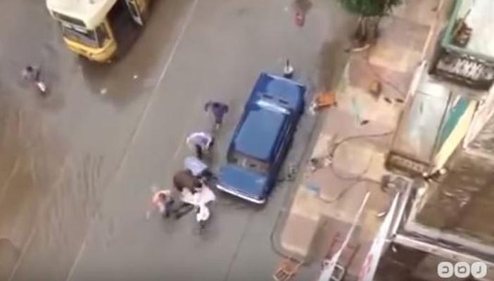 بالفيديو.. وفاة شاب بالإسكندرية بعد تعرضه للصعق بسبب الأمطار