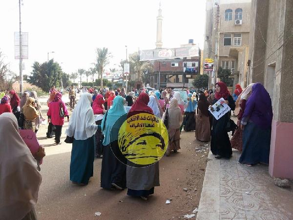 وقفة لطالبات الأزهر فرع تفهنا الأشراف تنديدًا بقمع الحراك الطلابي