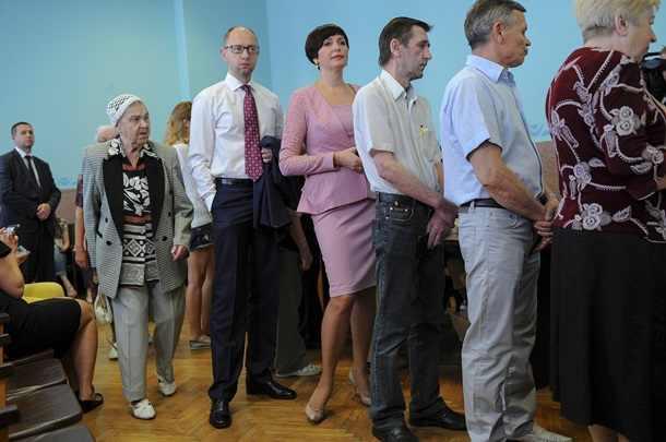 اعتراف روسي بانتخابات البرلمان الأوكراني.. ودوي انفجار شرقًا