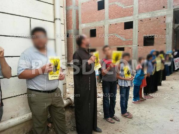 صور| أهالي دمياط يطالبون بالقصاص لشهيد أمام منزله