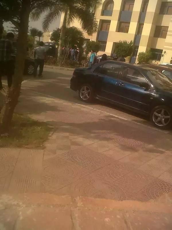 إدارة “أكاديمية القاهرة” تسلِّم طالبين للداخلية