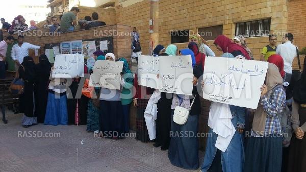 وقفة بجامعة الإسكندرية للتنديد بمقتل الجنود