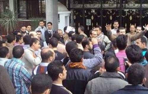 عمال مصنع “توكل” بالقليوبية يواصلون إضرابهم لليوم الخامس