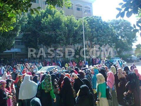 وقفة لطالبات الأزهر بأسيوط احتجاجا على تعنت الادارة معهن