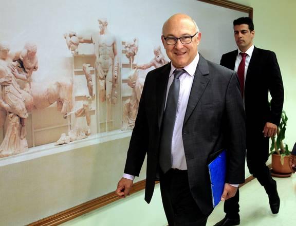 فرنسا تعيد تقديم ميزانيتها لـ 2015 إلى “الأوروبي”