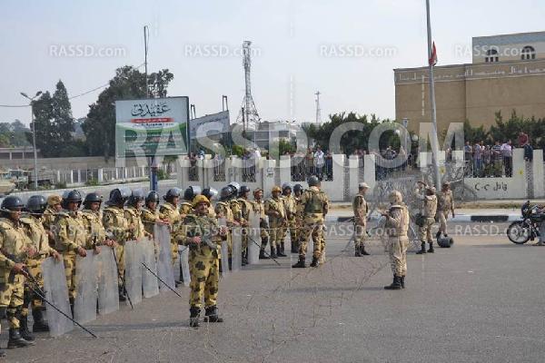 الجيش يغلق الشوارع المؤدية لرابعة أمام مسيرة طلاب الأزهر