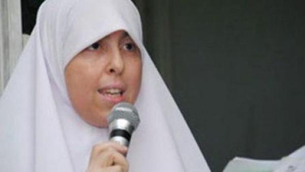 عائشة الشاطر تكشف تفاصيل منع شقيقتيها من السفر