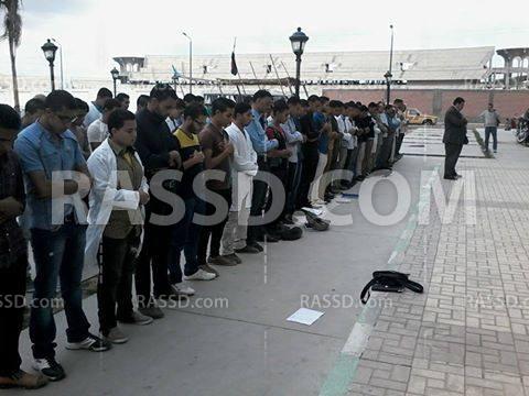 “طلاب دمنهور” يصلون “الغائب” على أرواح جنود سيناء