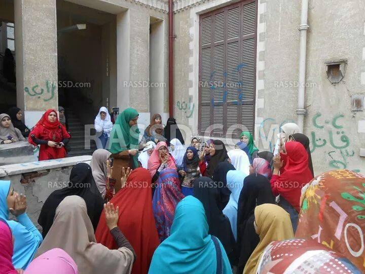 مسيرة لـلطالبات بكلية الدراسات الإسلامية بدمنهور