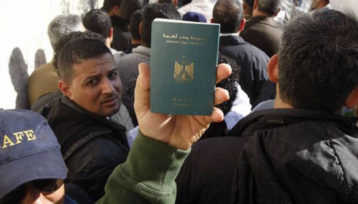 3 أزمات تحاصر المصريين في الخليج