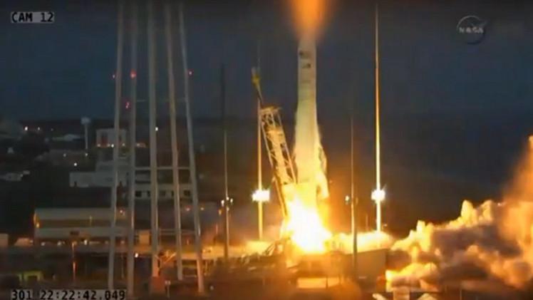 انفجار صاروخ فضائي بعد إطلاقة بثوان بفيرجينيا