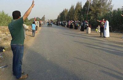 سلسلة بشرية في سيلا الفيوم رفضًا لحكم العسكر