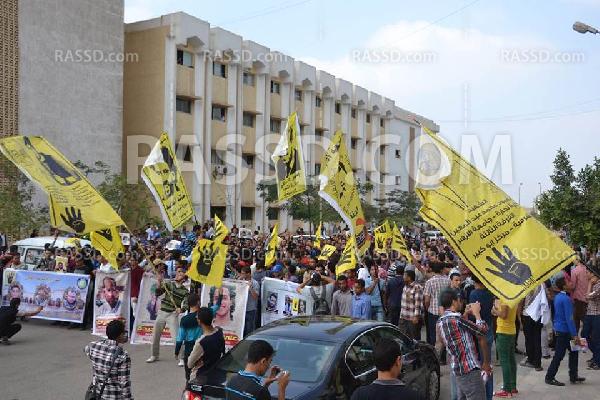 طلاب الأزهر يواصلون تظاهرهم رفضا للإنقلاب العسكرى