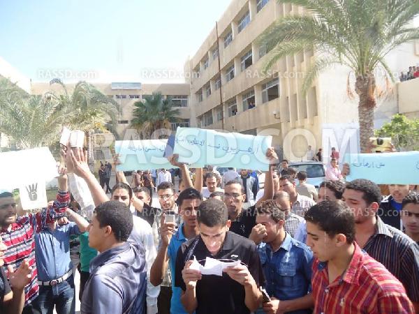 وقفة لطلاب الدراسات الإسلامية بدمياط الجديدة ضد الانقلاب