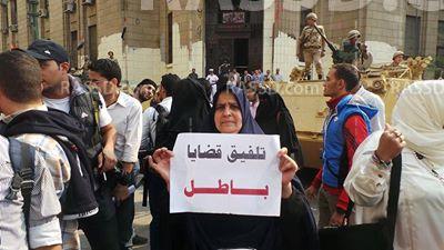 وقفة  لرافضي الانقلاب أمام دار القضاء العالي