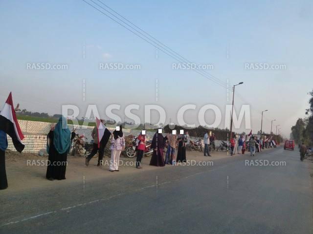 سلسلة بشرية في “منوف” للتنديد بجرائم الانقلاب