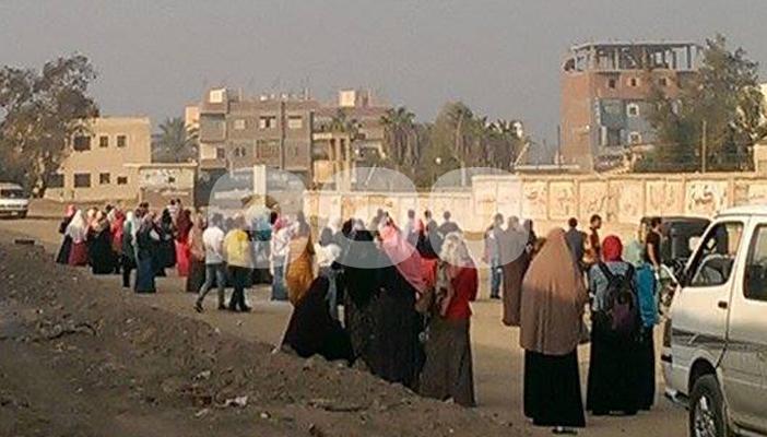 الشرقية: غضب بين أهالي القرين‬ بسبب استغلال سائقي الميكروباص