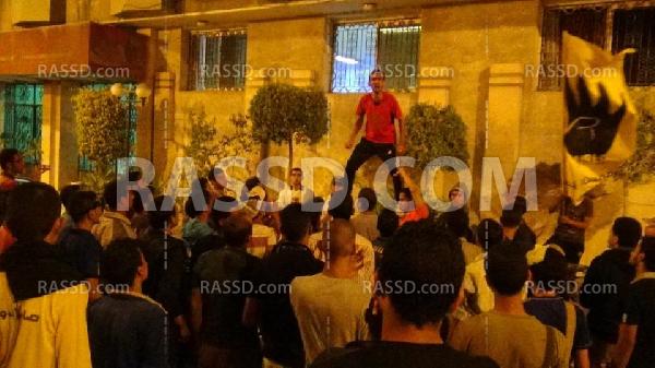 ثوار بني سويف يستقبلون جلال مرة بزفة بلدي