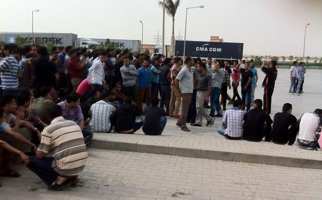 6 أبريل ببني سويف تدين اعتقال 21 عامل بسبب إضرابهم