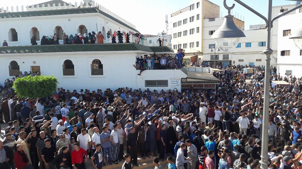 آلاف المغاربة  يواصلون تظاهراتهم احتجاجًا على “طحن فكري”