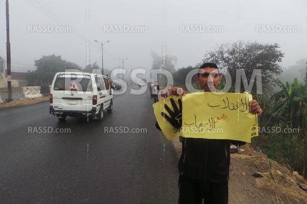 سلسلة بشرية لأهالي صهرجت الكبري ضد الانقلاب