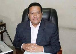 عزوز: السيسي يأخذ حماية الجيش حجة لتحصين نفسه دستوريا