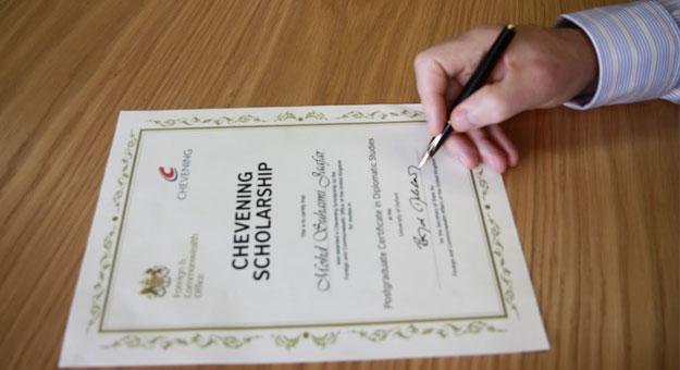 أبرز 19 سؤالا للمصريين عن منحة “تشيفننج” البريطانية