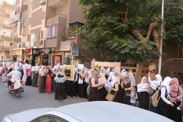 فصل طالبة لمدة15يوم من المدرسة والسبب”إسبراي ودبابيس طرحة”