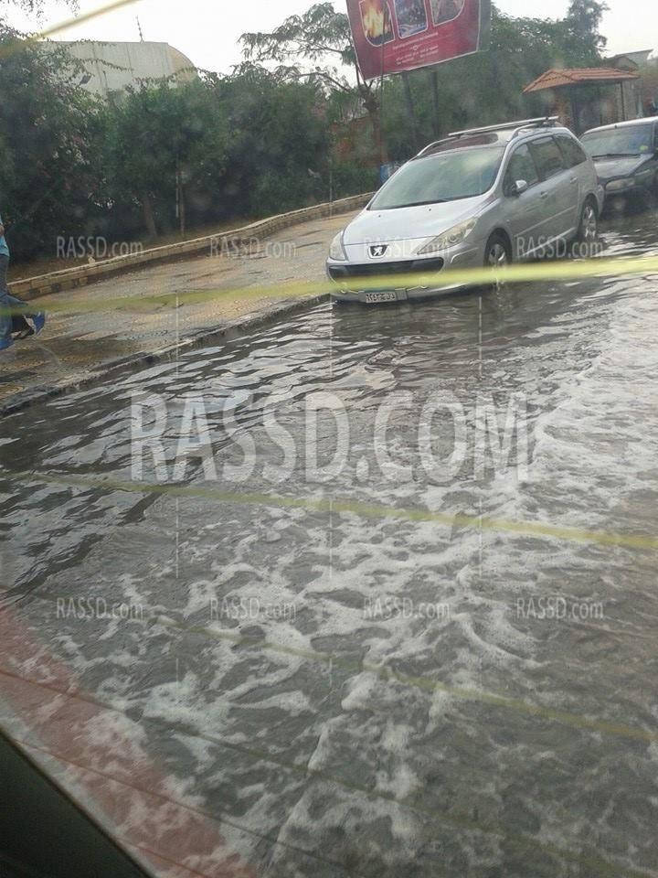 أمطار غزيرة تسقط على المنصورة وتصيب الشوارع بشلل تام