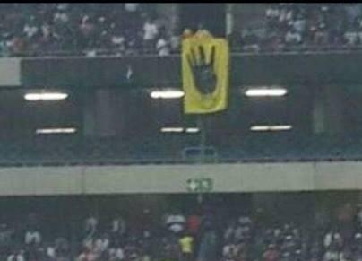 رفع شارة”رابعة” بمبارة الأهلي في جنوب أفريقيا